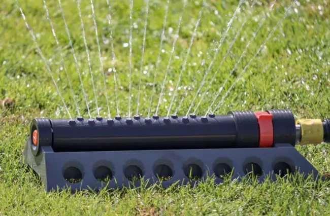 oscillating sprinkler